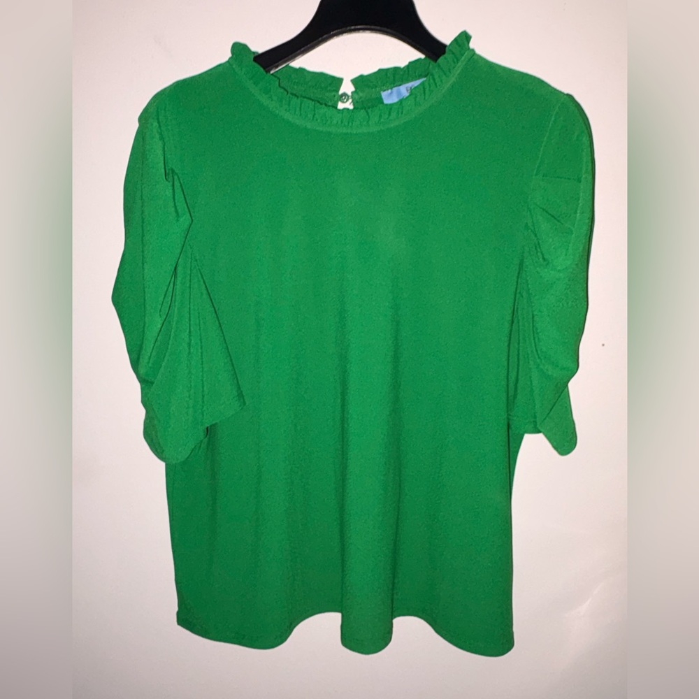 CeCe size XL Kelly green top